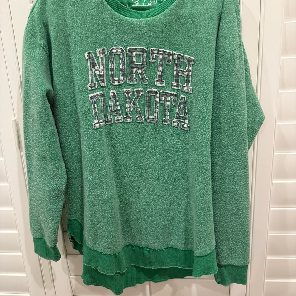 Pressbox Green North Dakota Women's Crew Neck Sweatshirt